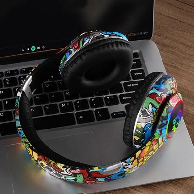 Casque audio enfant colore avec motifs graphiques attrayants 