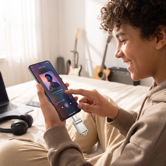 cle usb etanche2To jeune garcon ecoute musique