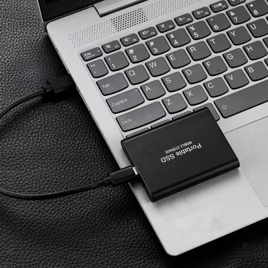 disque dur externe silencieux usb-c noir sur portable