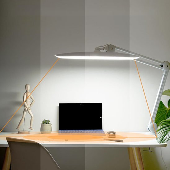 Lampe de bureau LED systeme de serrage stable 