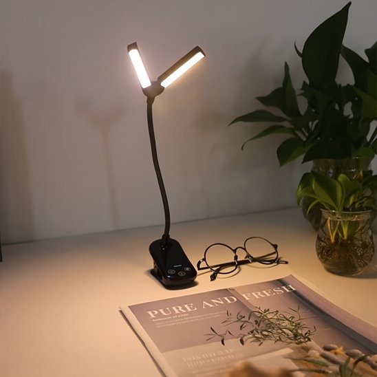 Lampe de lecture systeme fixation par clip