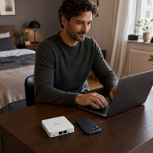 routeur wifi couverture totale homme sur portable 