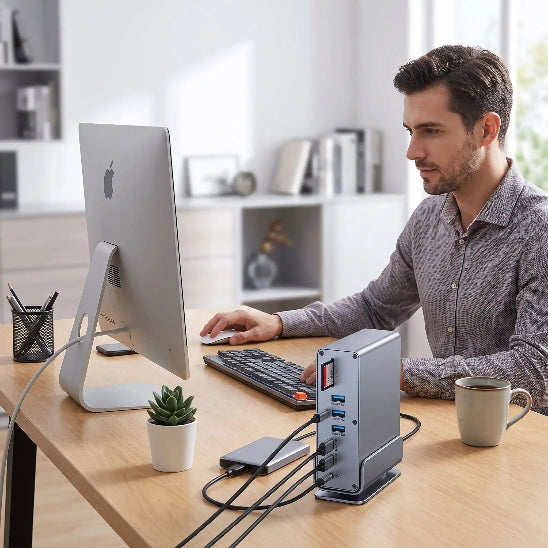stations d'accueil dualpro 15en1 homme au travail