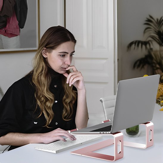 Support Ordinateur pieds antidérapants